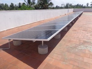 panneau-solaire-toit-de-lecole-2016